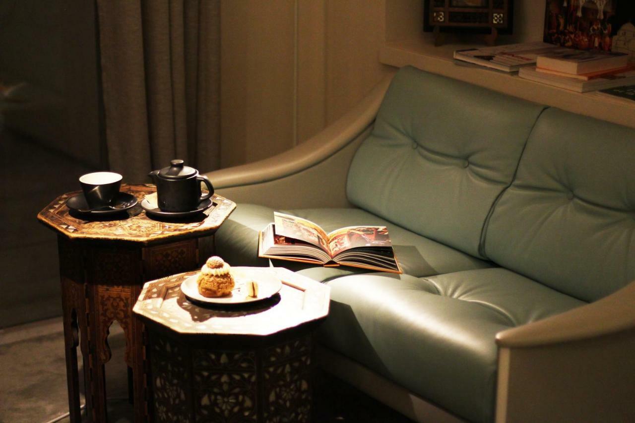 Dar El Jeld Hotel And Spa Tunis Exterior photo A sofa in a hotel room